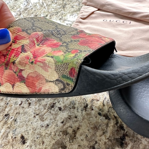 Gucci Bloom Slides size 41. Not for a picky buyer! Please ask questions first! - Picture 9 of 14